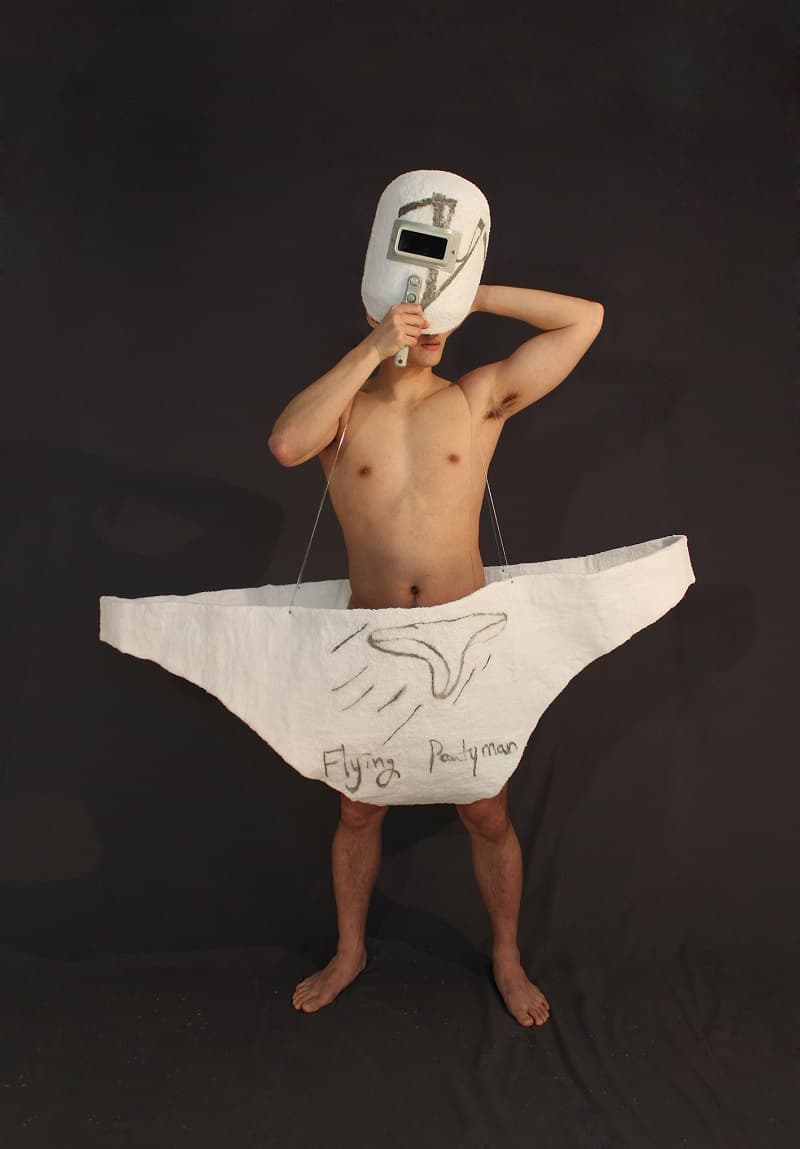 <Flying Panty man>(광목천에 청소포, 가변설치, 2018)