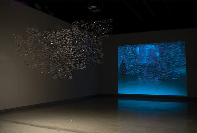 김진희, 색점-필터 5, 전자부품, 카메라 모듈, 프로젝터, 245x150x113cm, 2011