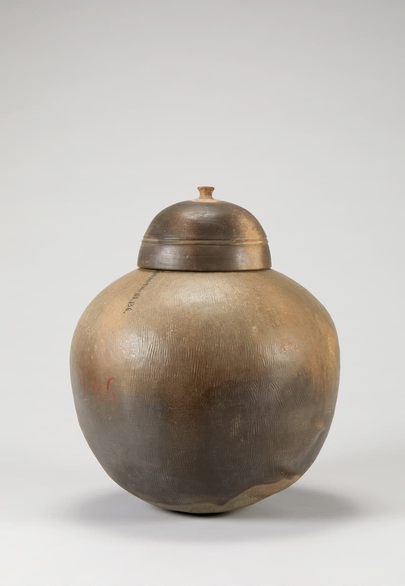 큰항아리 大壺 Moon Jar 함안 말이산 4호묘 가야 5세기 높이 44㎝(항아리) 국립김해박물관