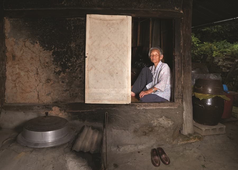 남현찬, 김미숙(87), archival pigment print, 90x126 cm, 2015