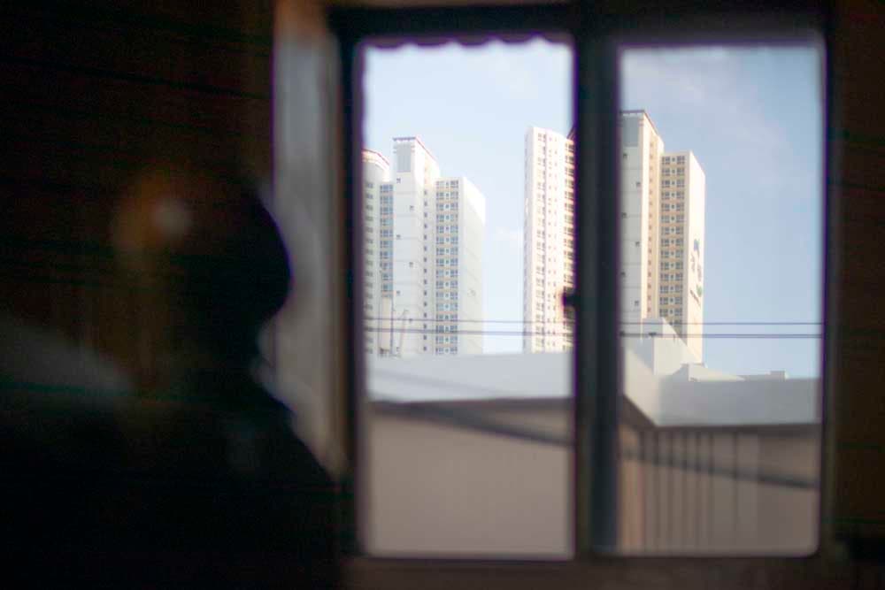 신윤지, 사이사이, pigment print, 27.94×18.53㎝, 2019