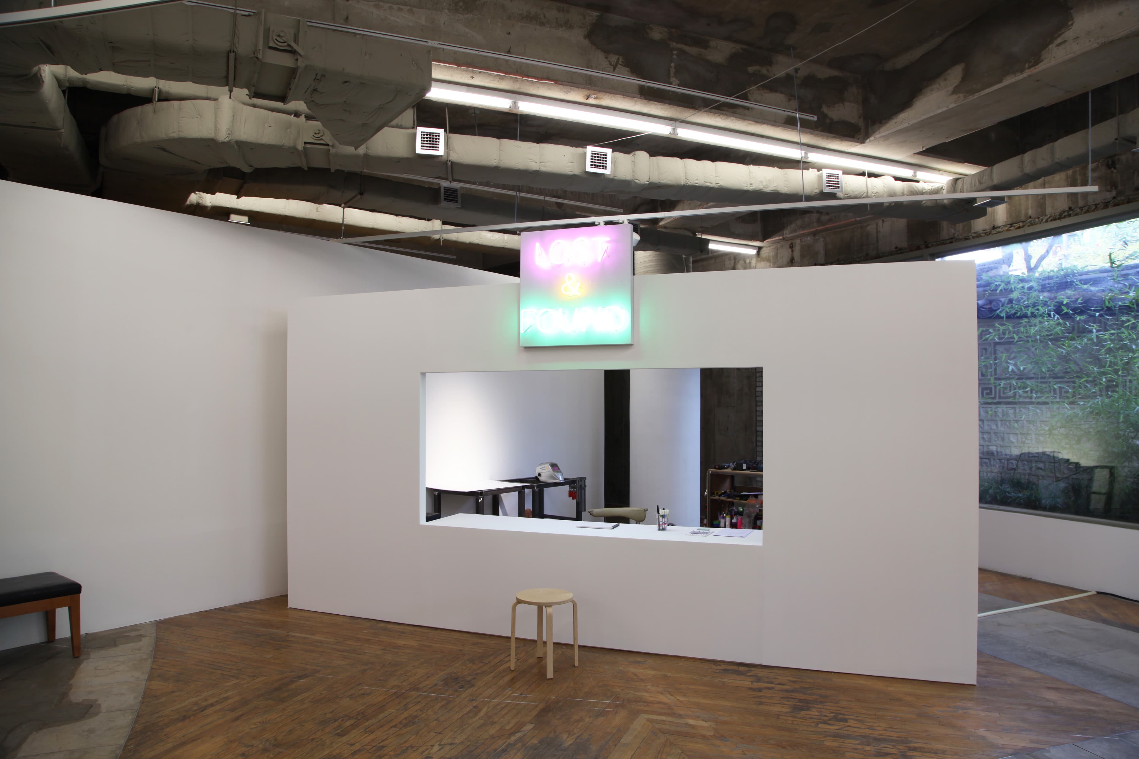 이원우, <무도장의 분실물 센터> Wonwoo Lee, installation view of Lost&Found in the Ball at the Art Sonje Center Photo by Wonwoo Lee