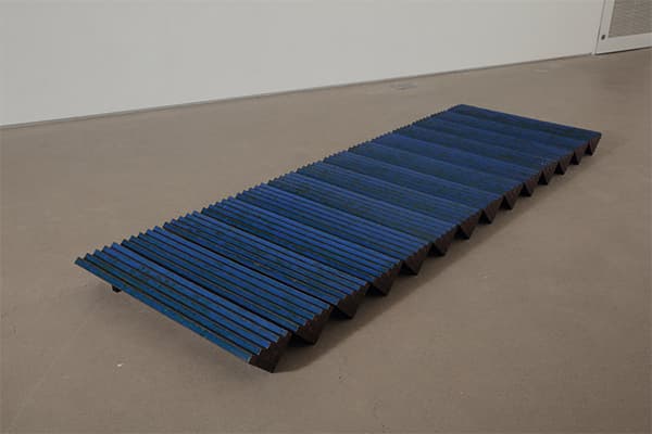 이광호, Composition in blue, 2020, Enameled copper, 15 x 15 x 100 cm © Shi-Woo Lee Courtesy of the artist & Leeahn, Seoul