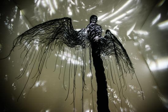최우람 Scarecrow_2012 Electric wire, metallic material, motor, hydraulic cylinder, custom CPU board, metal halide lamp_370(h) x 500 (w) x 240(d)cm