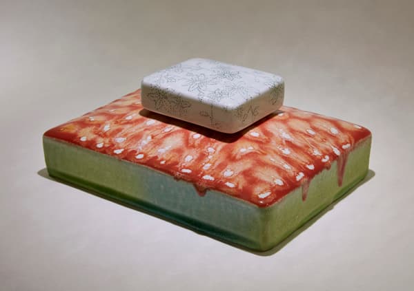 아리랑 8x22.5x18cm 자기토 유약 판성형 상감 1995,2015