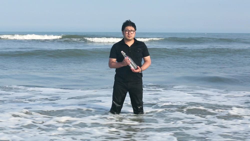 김기라 이념의 무게_북쪽에 보내는 서한들_수취인 불명_황해 (A weight of Ideology_The Letters to North_Le me know how are you?_On the yellow Sea) 2013, HD 싱글채널 비디오, 10min