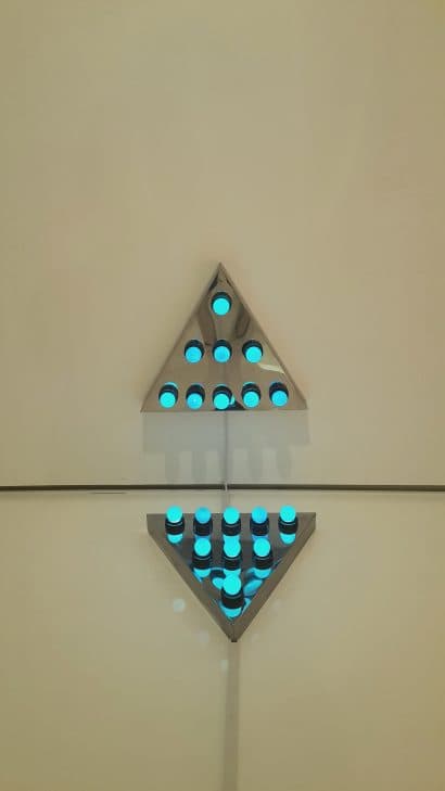 김시하, 쌍둥이 twins, 40X50X5cm, 전구, 소켓, 전선, 스테인레스, 2016