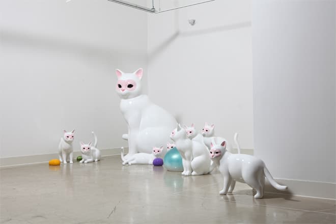 변대용, 고양이들, 2014, 섬유강화플라스틱, 우레탄도장, 300x200x200cm