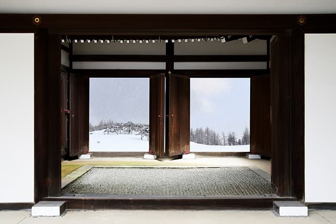 임창민, Snow in Kyoto_2018_Pigment Print, LED Monitor_165x220cm