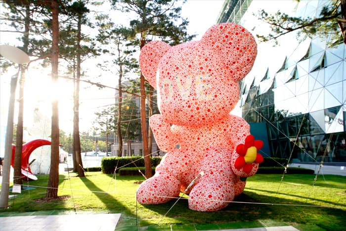 임지빈, Space in LOVE, at the Seoul Metropolitan Government of Korea_풍선_400x400x600cm_2013