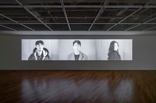 피와 뼈가 에이는 밤, 2019 Three channel video 21min 34sec