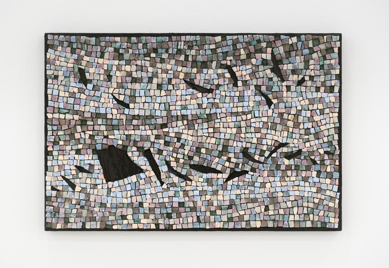 김재희, <Floating Shape> 20 x 30 cm, gold smalti, acrylic and chinese ink on wood panel, 2019 ⓒ디스위켄드룸, 이정우 스튜디오 촬영