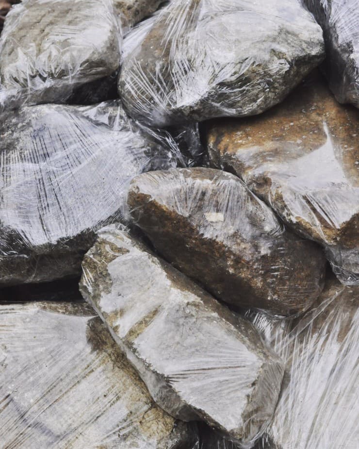 방선미, 격렬한 애도 - ston, plastic wrap, installation, 2012