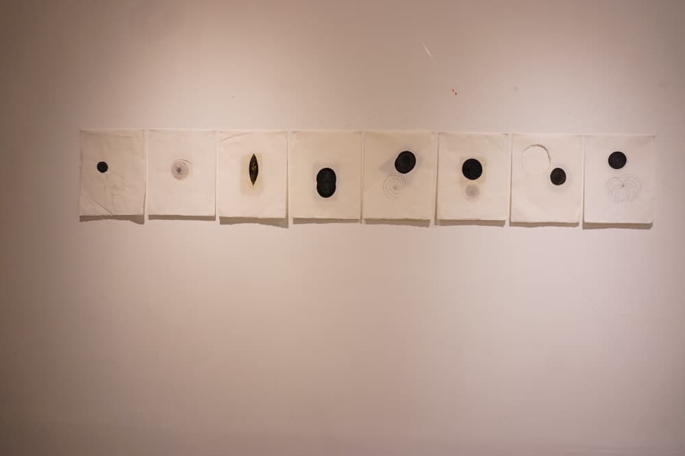 검은달_손자수실, 흙 물감, 탈라탄_34 x 223 cm (8작품)