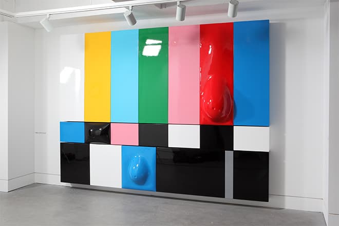 변대용, 임신한 화면조정, 2012, 포맥스, 합성수지, 자동차도색, 350x250x50cm
