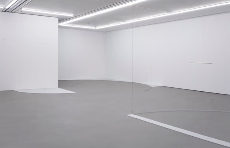 오종 Room Drawing (object) #5 2021 유리, 비즈, 실, 낚싯줄, 체인, 연필선, 나무, 철사, 펠트, 페인트, 알루미늄, 황동, 추 가변크기