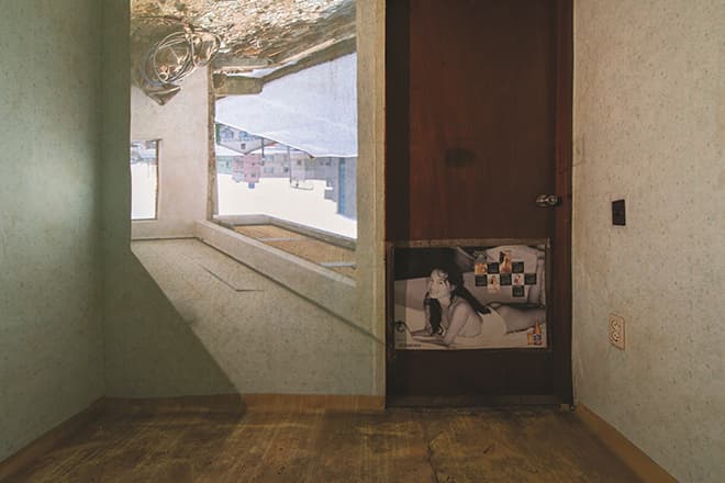 조현택_Vacant_room,Camera_Obscura-114-2,_Jungang-dong,_Naju-si,_Jeollanam-do,_Korea_2015_pigment_print