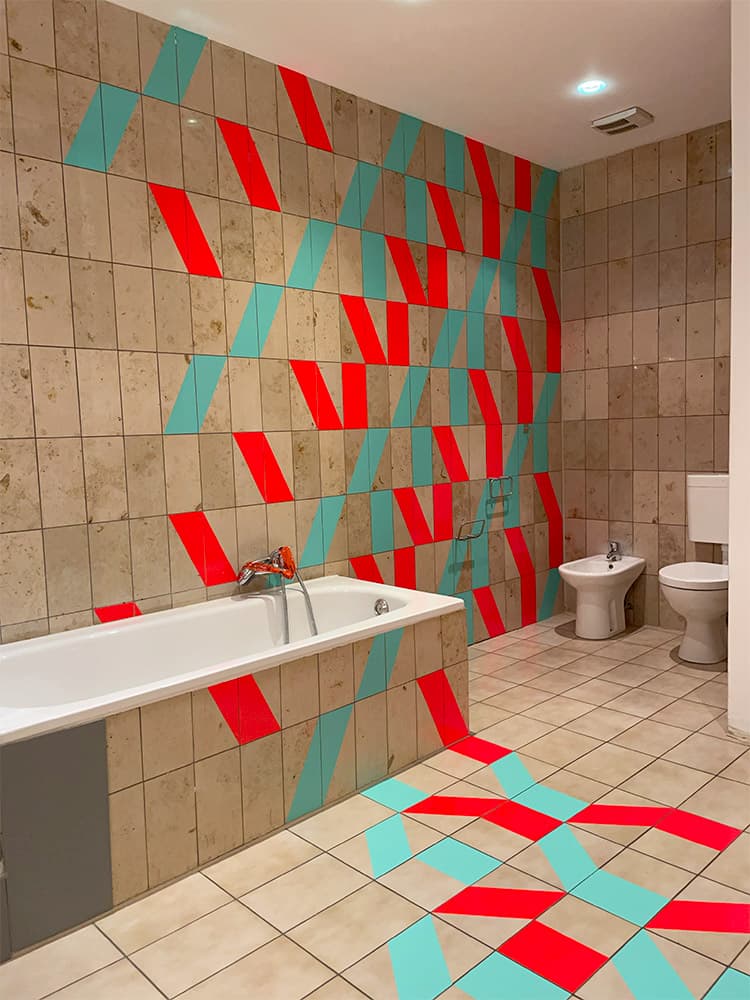 김매리_Oblique Alignment 2023 Coloured adhesive film dimensions variable