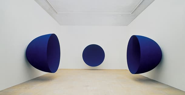 아니시카푸어 Anish Kapoor, 제, 1990, 섬유유리와 안료, 250x250x167cm, 밀라노 프라다 컬렉션 소장