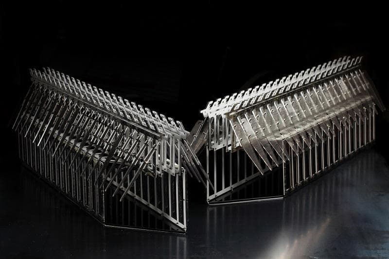 최민규, Drift grid-Sogyeok 152_120x35x30 cm(each)_steel,bolt,nut,polycarbonate,mirror_2017