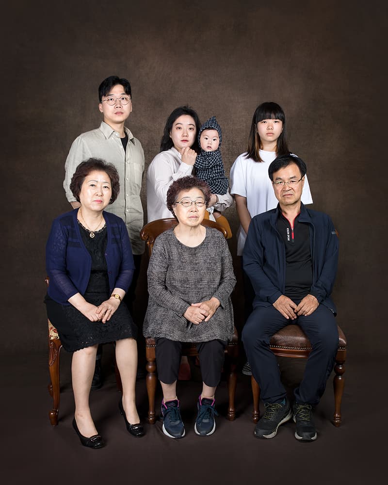 최은주, New-Family Portrait, #1, 2019, 피그먼트 프린트, 56x70cm