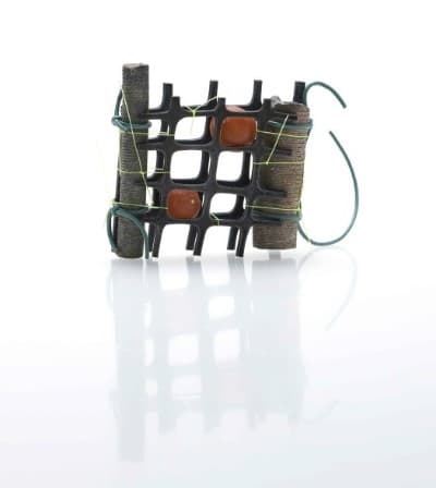 고희승, 흔적 옮기기,  브로치 Brooch_ 925은, 화석, 커넬리언, 가죽 끈 925 silver, fossil, cornelian, leather string_ 60×55×15mm_ 2014