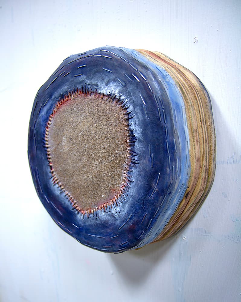 크롭-이식술5 (Crop-graft5), 2021 외피(소,염소), 목재합판, 천연안료, 스태플, 초실 24x24x9 cm
