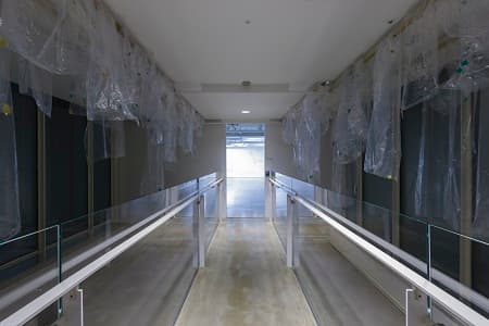 생각 산, 2015 비닐, 나무 Variable dimensions