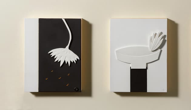 박은정, 창 너머로 보다, 35x35x8 cm, 나무위에 도자기, 2015