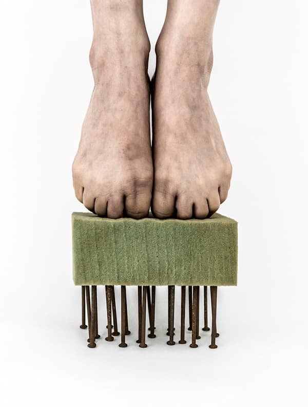 기슬기, <모래를 씹는 순간 01>, 2015, 아카이벌 피크먼트 프린트, 130x100cm Ki Seulki, The Moment of Chewing Gritty Sand 01, 2015, archival pigment print, 130x100cm