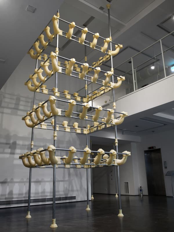 백정기, 용소, 플라스틱(3D Printed), 금속파이프, 혼합재료, 가변 설치, 2019