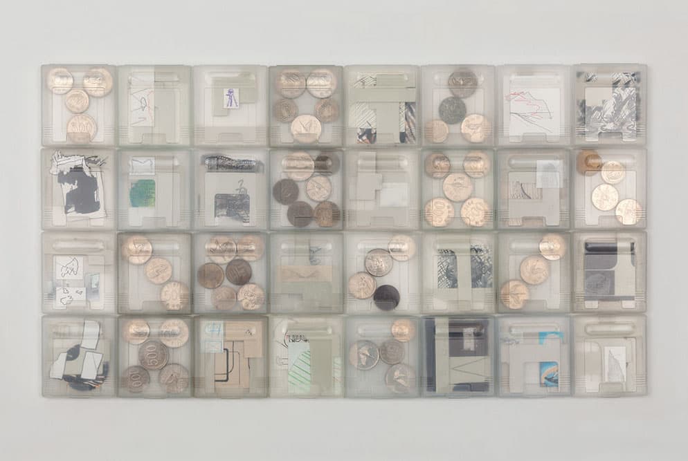강정석, Untitled, C-프린트, 가변크기, 2014 (Case 시리즈를 모아 촬영한 사진작업)