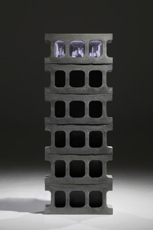 강정윤_Sequence Structure Ⅲ_시멘트, 아크릴, LED_43.5x11x120cm_2014