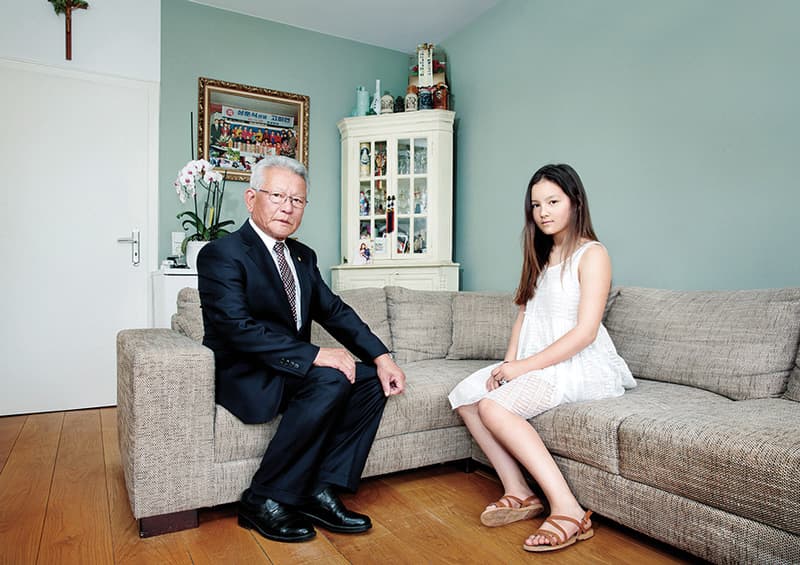ⓒ김인숙, Between Breads and Noodles Grandfather and I, 140x98.8cm, Archival Pigment Print, 2014