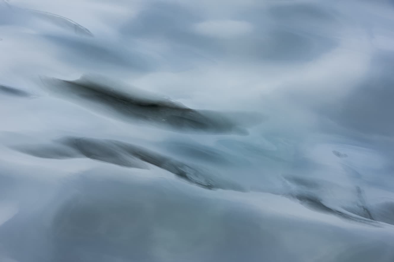 이창수, 이 그 빛 BL_4 (구름 지나는 앞 산에), 2016, 아카이벌 피그먼트 프린트, 80x120cm