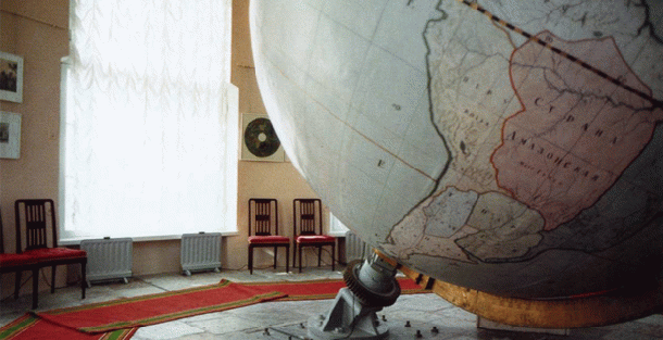 칸디다 회퍼(Candida Hofer), 상트 페테르부르크 로모노소프 박물관, 1992, C-프린트, 에디션 5/6 , 36*53cm, 렌처 컬렉션, 로테르담  ⓒCandida Hofer, courtesy Lentz Collection, Rotterdam