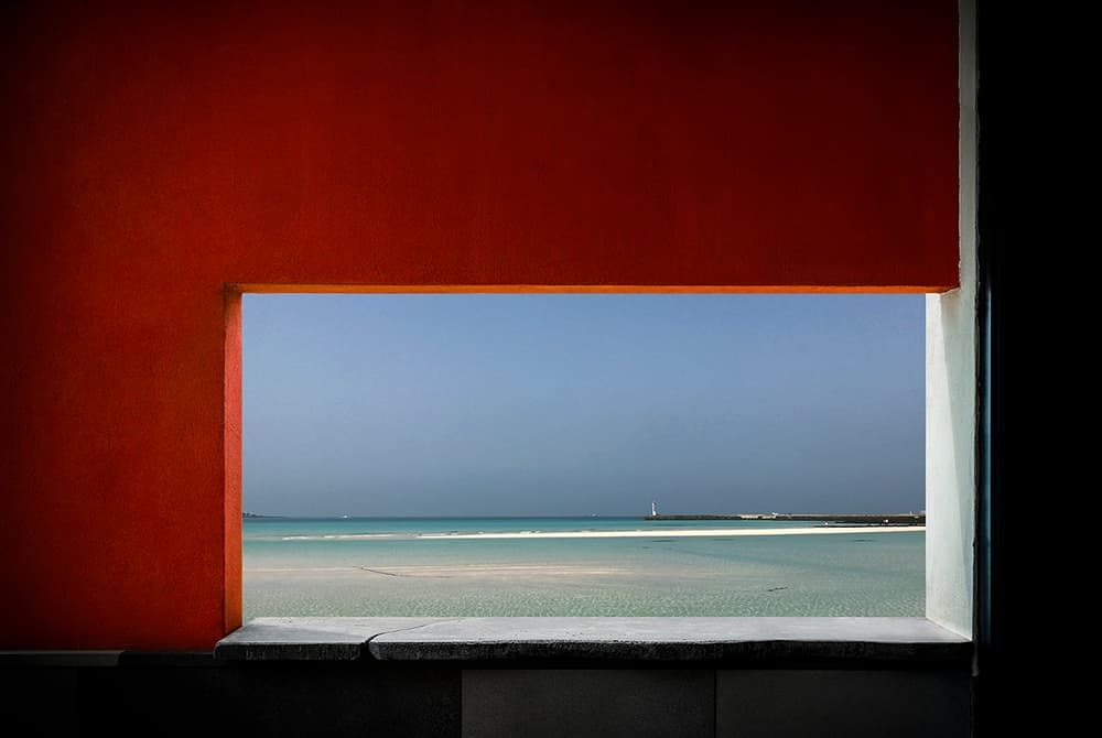 임창민, into a time frame_Hyeopjae Beach, 72x108cm, Pigment Print + LED Monitor , 2021