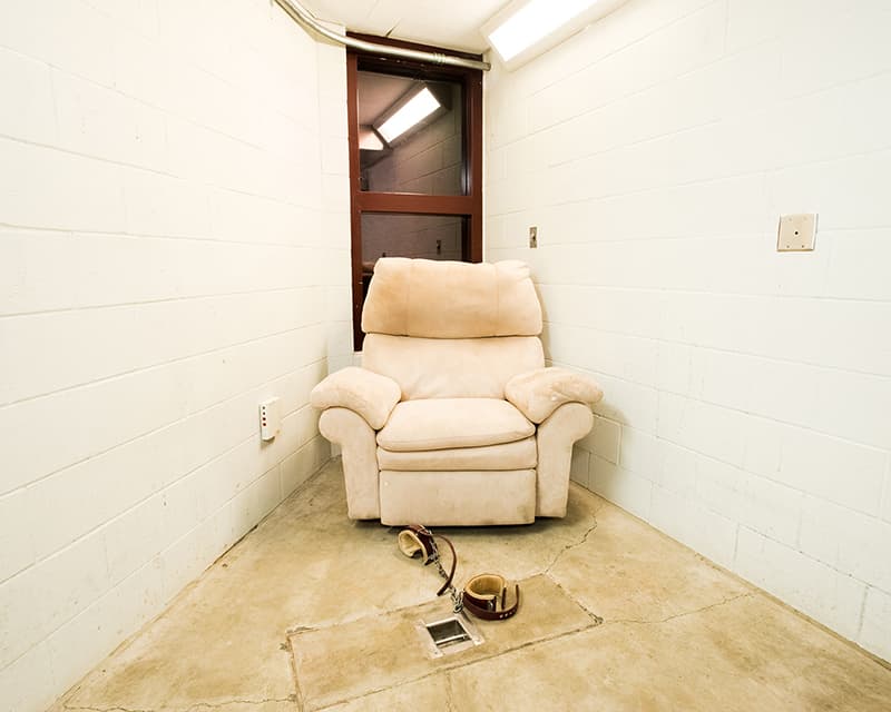 ⓒDebi Cornwall, Gitmo at Home, Gitmo at Play series, Compliant Detainee Media Room, Camp 5, Inkjet Print, 86x107cm, 2015