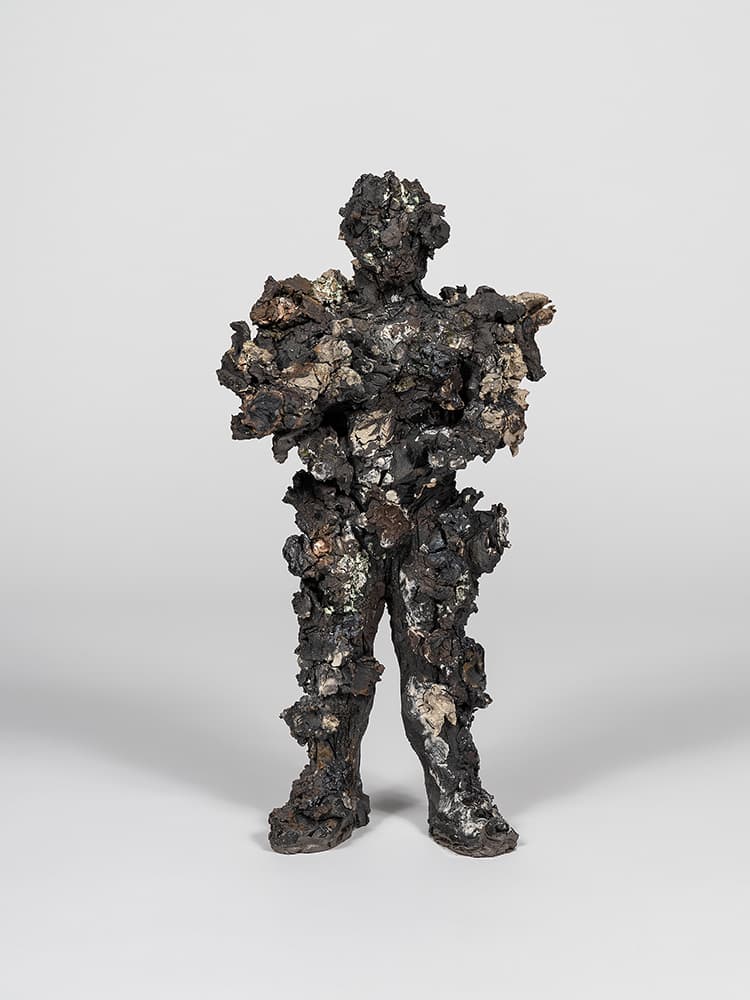 윤정의, 무제, 2022, 도자기, 소성한 유화물감, 41x19x14cm, photo by. CJYART STUDIO(조준용)