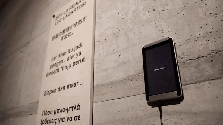 다비드 리프팅게, Twitter Stone, 2012, installation, granite plate (900 mm x 300 mm), tablet