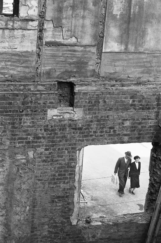 한영수, <서울 명동>, 1956, 디지털잉크젯프린트, 80×53cm, 한영수문화재단 소장