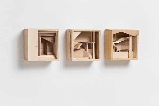 이지연, 공간을 헤매다, 2013, 나무, 각 10x10x5cm