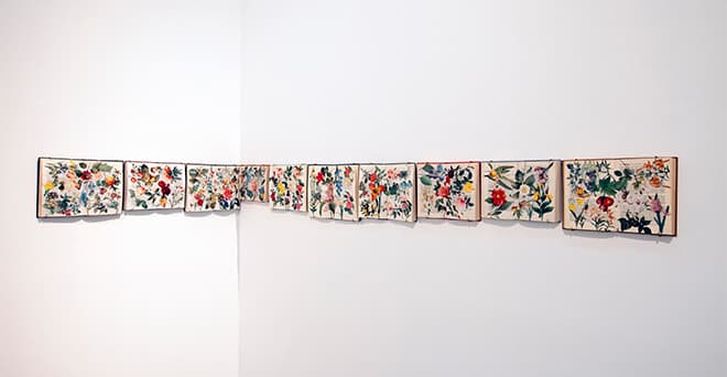 지희킴, 정원의 주인, 2016, 기부 받은 책 페이지에 콜라주, 가변설치