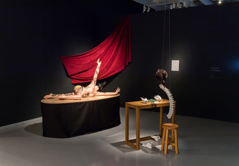그녀에게 Talk to her 혼합매체, 가변크기, 2016