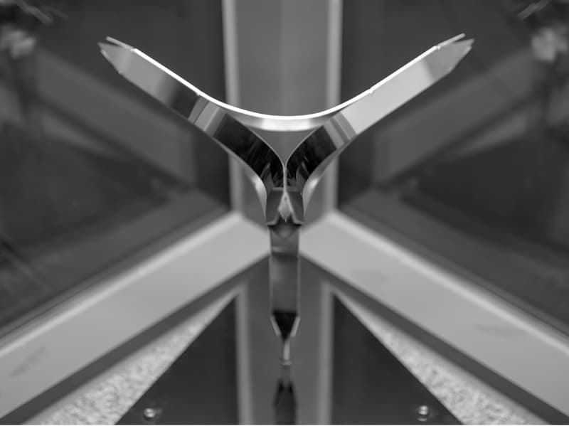 김준수, T세포, 스테인리스 스틸, 스틸, 모래, 알루미늄, 350 x 300 x 100cm, 2017 Jun Soom Kim, T cell, stainless steel, steel, sea sand, aluminium, 350 x 300x 100cm, 2017