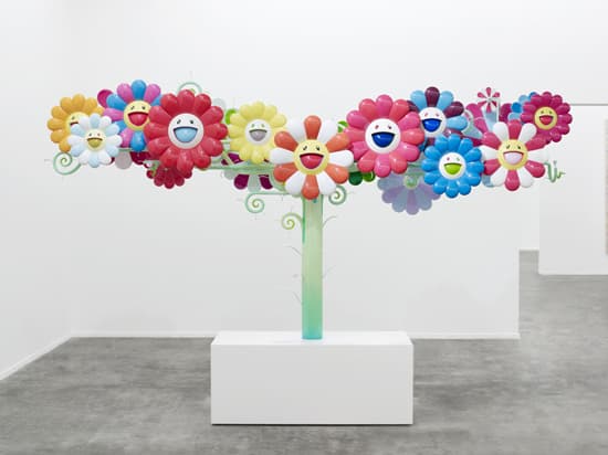 수퍼플랫 플라워, superflat flowers acrylic, fiberglass, reinforced plastic and steel 287 x 450 x 91 cm, 2010 courtesy galerie perrotin ©2010 takashi murakami