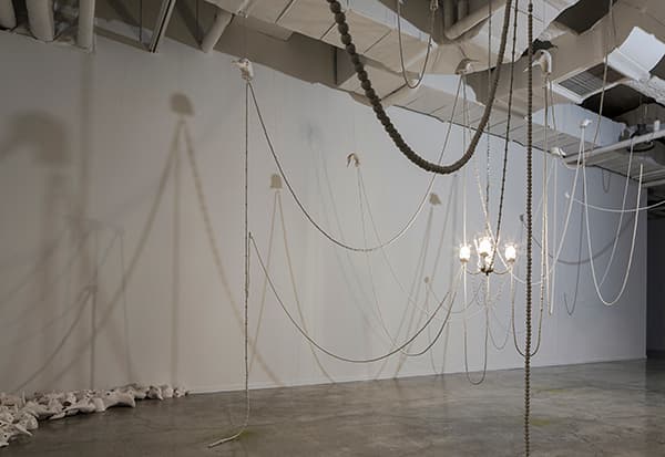 민성홍, Overlapped Sensibility, Ceramic, acrylic on wooden beads, light, color ice, installation, 2016