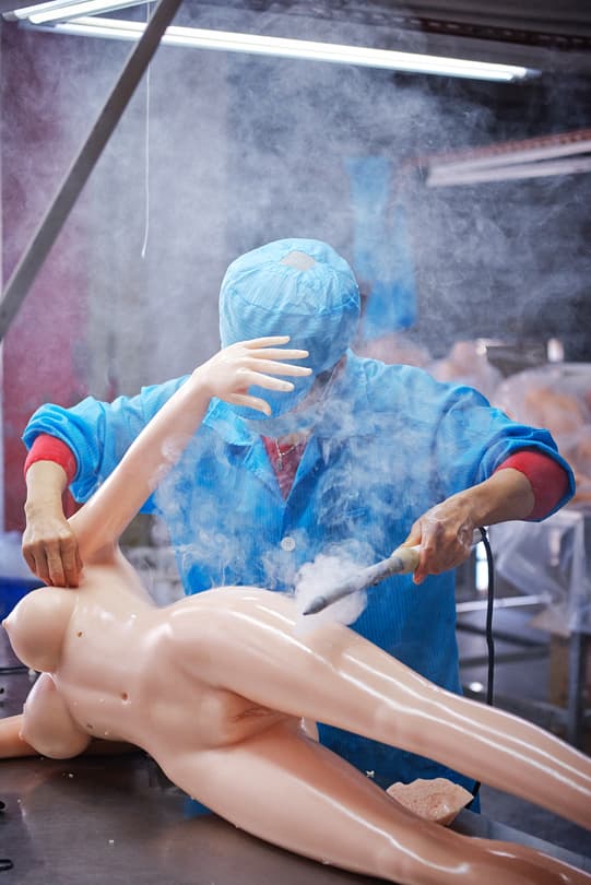 정윤석, <눈썹>, 2채널 비디오, 35분, 2018. 작가 제공 이미지.