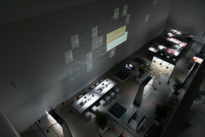 설치 이미지, 맵 오피스, 가능한 아시아를 향하여, 2018, 4채널 비디오, 작가소장