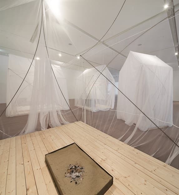 장영철, 엘리먼트 하우스, 스틸, 천, 나무, 400(h)×600×600cm, 2019